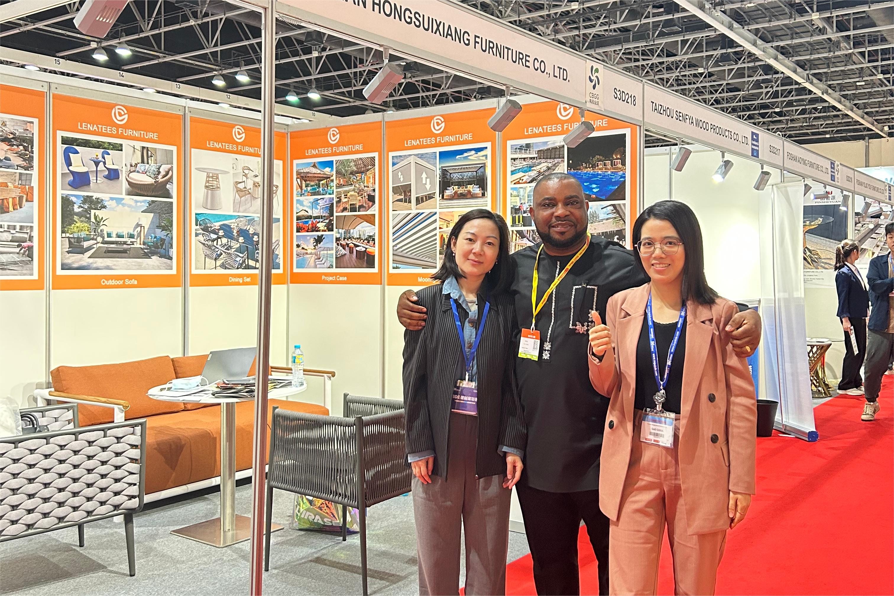 Sehr geehrte Möbelbegeisterte, die Dubai Furniture Exhibition wurde eröffnet, und Hongsuixiang Furniture ist geehrt, sich miteinander zu beteiligen und gemeinsam atemberaubende neue Heimprodukte zu präsentieren!