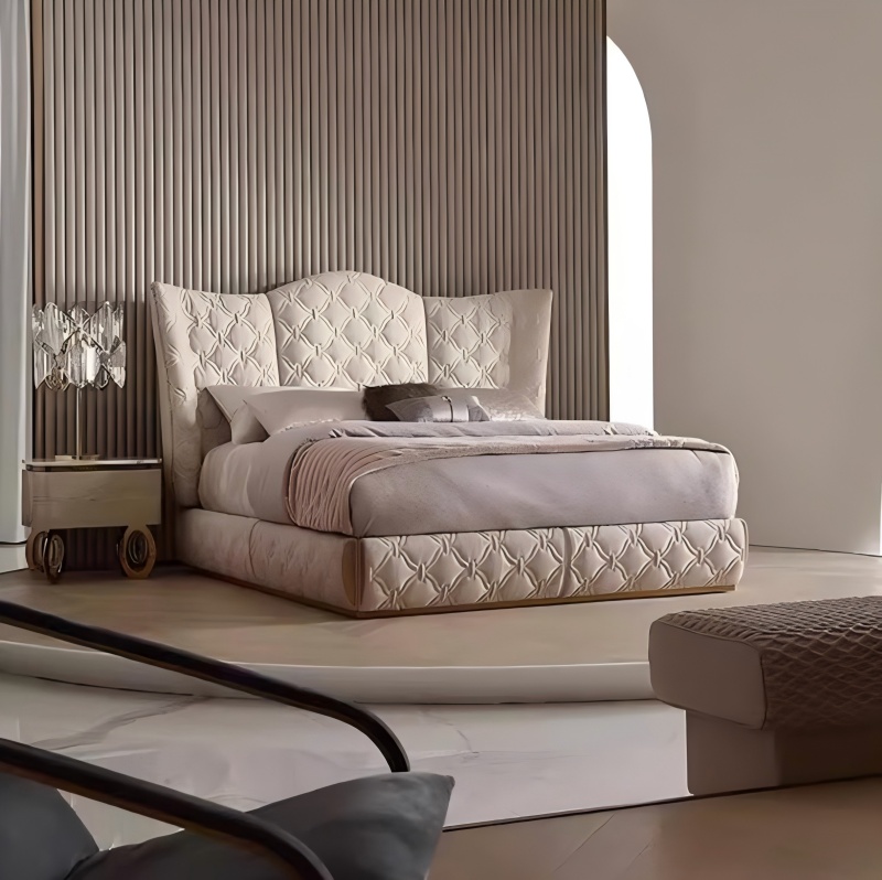 Ein Bett, das Einfachheit und Luxus kombiniert